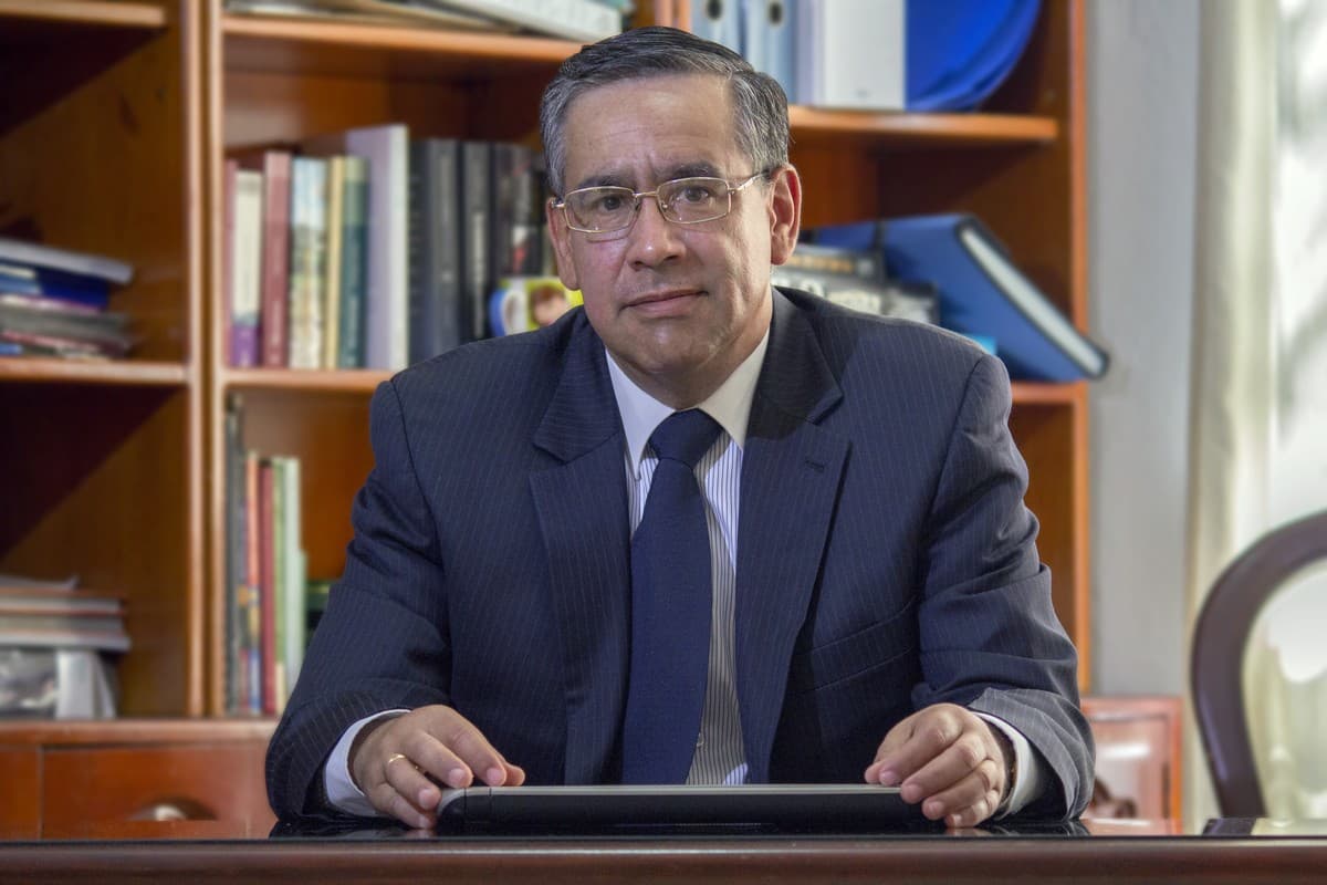 Dr. Carlos Humberto Pérez Vesga